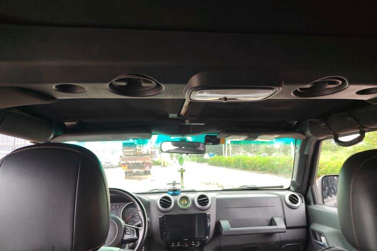 Used BAIC Off-Road BJ40 2018 40L 2.0T Manual Diesel Four-Wheel Drive Prestige Edition Headliner