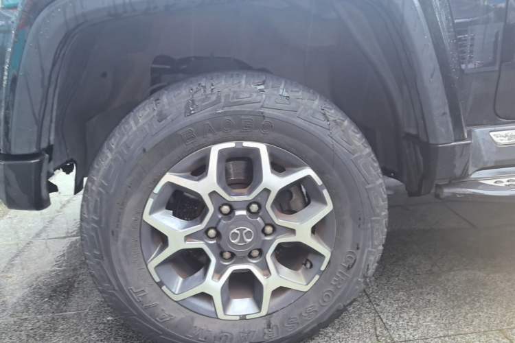 Used BAIC Off-Road BJ40 2018 PLUS 2.3T Automatic Four-Wheel Drive Flagship Version China V Emission Standard Left Front Wheel Hub