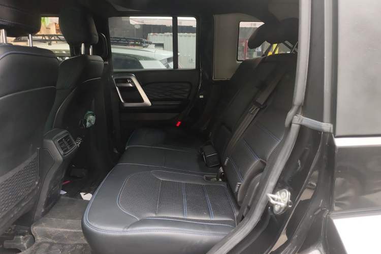 Used BAIC Off-Road BJ40 2018 PLUS 2.3T Automatic Four-Wheel Drive Premium Edition China V Left Rear Seat