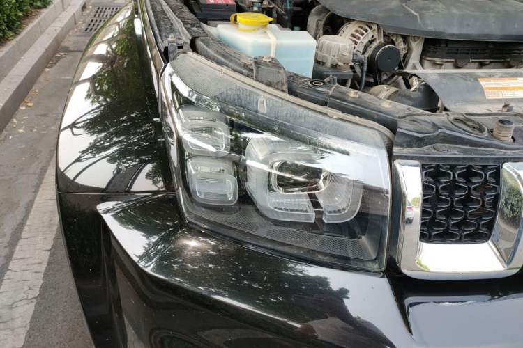 Used BAIC Off-Road BJ40 2018 PLUS 2.3T Automatic Four-Wheel Drive Premium Edition China V Right Front Headlight