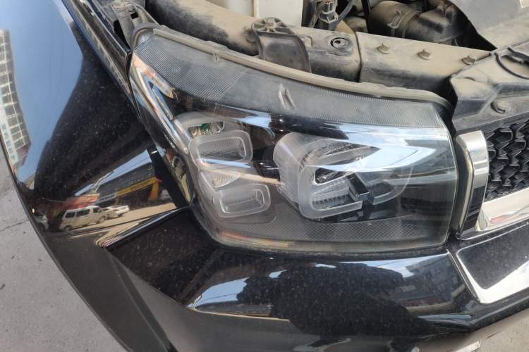 Used BAIC Off-Road BJ40 2018 PLUS 2.3T Automatic Four-Wheel Drive Flagship Version China V Emission Standard Right Front Headlight