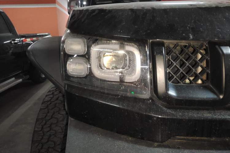 Used BAIC Off-Road BJ40 2018 PLUS 2.3T Automatic Four-Wheel Drive Flagship Version China V Emission Standard Right Front Headlight