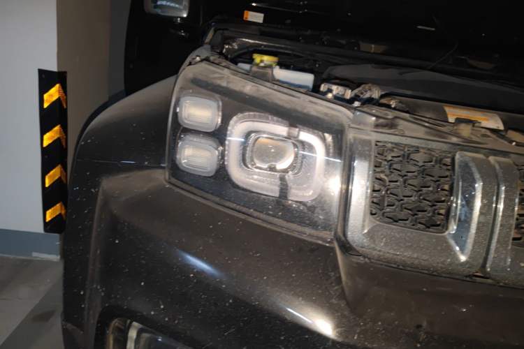 Used BAIC Off-Road BJ40 2018 PLUS 2.3T Automatic Four-Wheel Drive Premium Edition China V Right Front Headlight