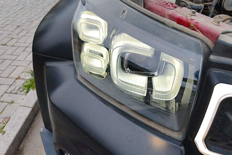 Used BAIC Off-Road BJ40 2018 PLUS 2.3T Automatic Four-Wheel Drive Premium Edition China V Right Front Headlight