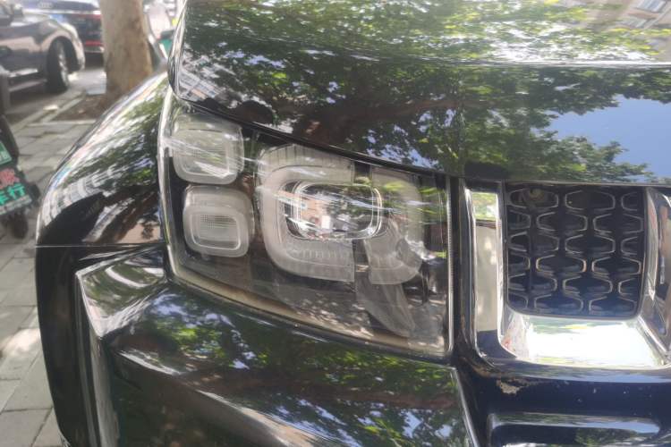 Used BAIC Off-Road BJ40 2018 PLUS 2.3T Automatic Four-Wheel Drive Flagship Version China V Emission Standard Right Front Headlight