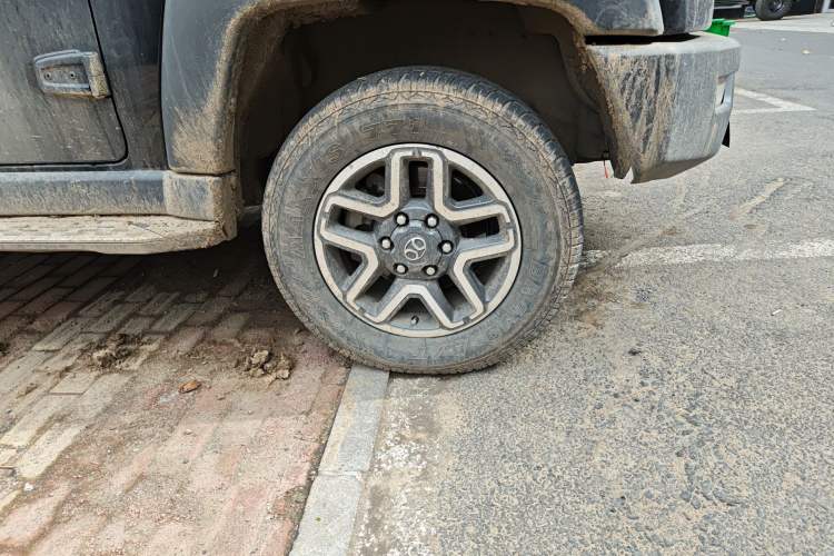 Used BAIC Off-Road BJ40 2018 40L 2.0T Manual Diesel Four-Wheel Drive Prestige Edition Right Front Wheel Hub