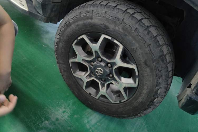 Used BAIC Off-Road BJ40 2018 PLUS 2.3T Automatic Four-Wheel Drive Flagship Version China V Emission Standard Right Front Wheel Hub