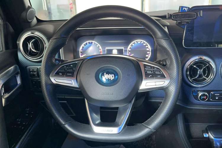 Used BAIC Off-Road BJ40 2018 PLUS 2.3T Automatic Four-Wheel Drive Flagship Version China V Emission Standard Steering Wheel