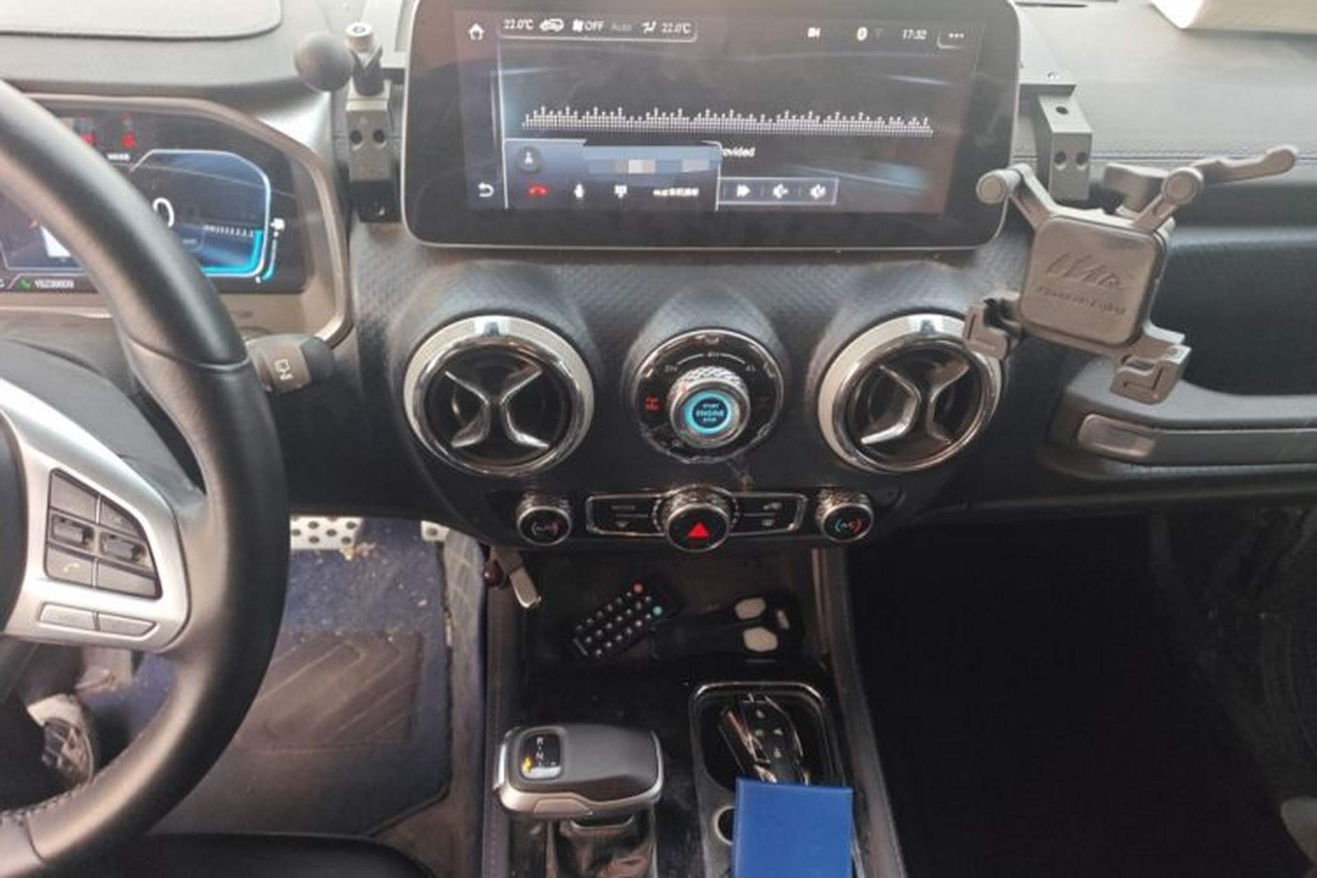 Used BAIC Off-Road BJ40 2018 40L 2.0T Manual Diesel Four-Wheel Drive Prestige Edition Audio And AC Panel