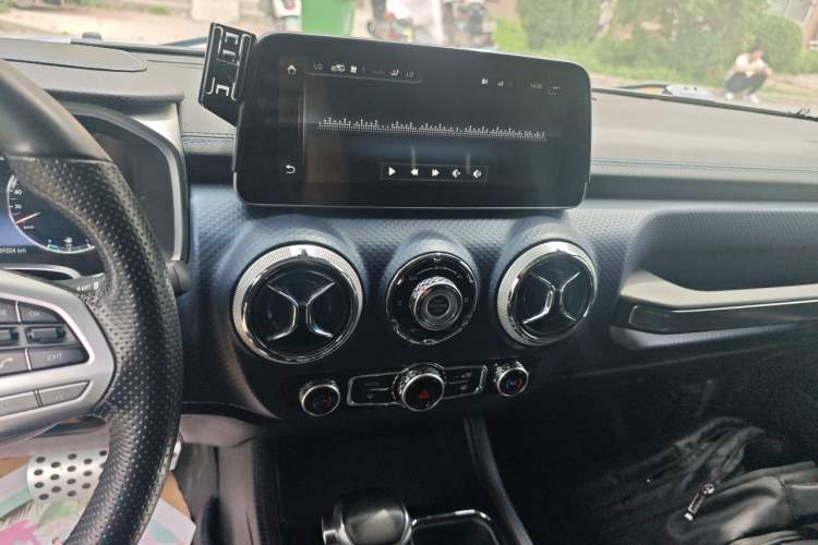 Used BAIC Off-Road BJ40 2018 2.3T Automatic Four-Wheel Drive Ring of the Tower Champion Edition China V Emission Standard Audio And AC Panel