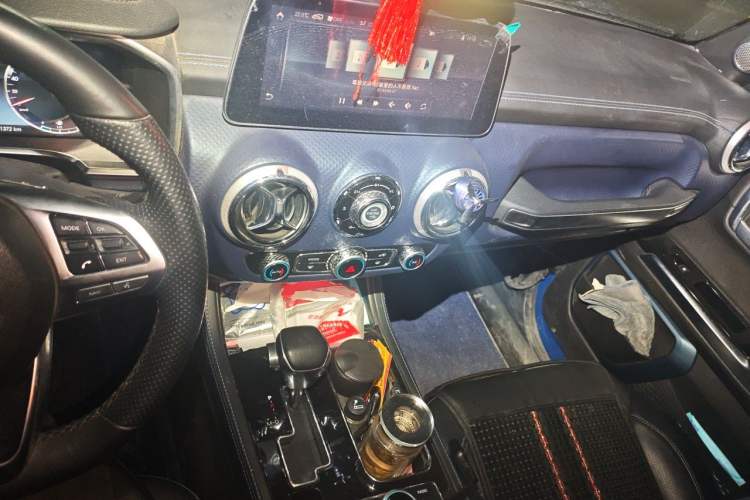 Used BAIC Off-Road BJ40 2018 2.3T Automatic Four-Wheel Drive Ring of the Tower Champion Edition China V Emission Standard Audio And AC Panel