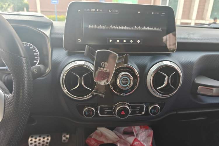 Used BAIC Off-Road BJ40 2018 2.3T Automatic Four-Wheel Drive Ring of the Tower Champion Edition China V Emission Standard Audio And AC Panel
