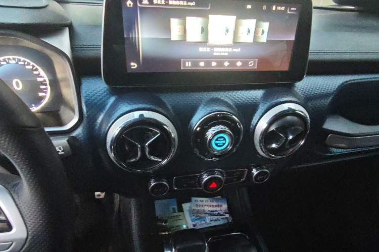 Used BAIC Off-Road BJ40 2018 2.3T Automatic Four-Wheel Drive Ring of the Tower Champion Edition China V Emission Standard Audio And AC Panel