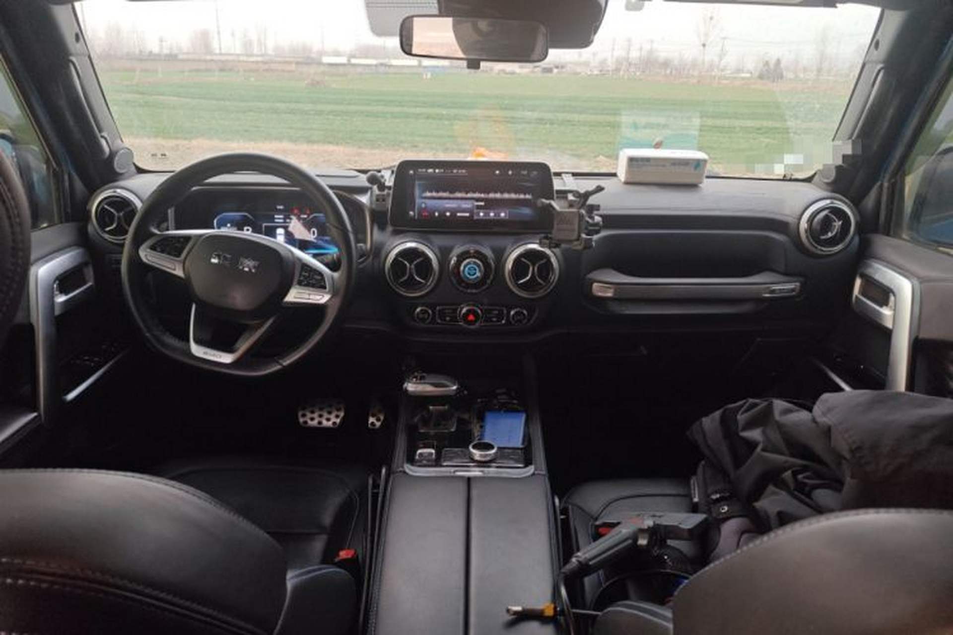 Used BAIC Off-Road BJ40 2018 40L 2.0T Manual Diesel Four-Wheel Drive Prestige Edition Center Console