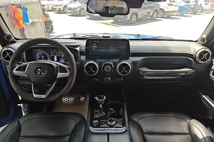 Used BAIC Off-Road BJ40 2018 2.3T Automatic Four-Wheel Drive Ring of the Tower Champion Edition China V Emission Standard Center Console