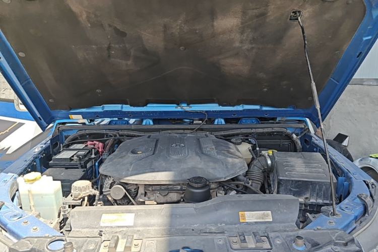 Used BAIC Off-Road BJ40 2018 2.3T Automatic Four-Wheel Drive Ring of the Tower Champion Edition China V Emission Standard Engine Bay