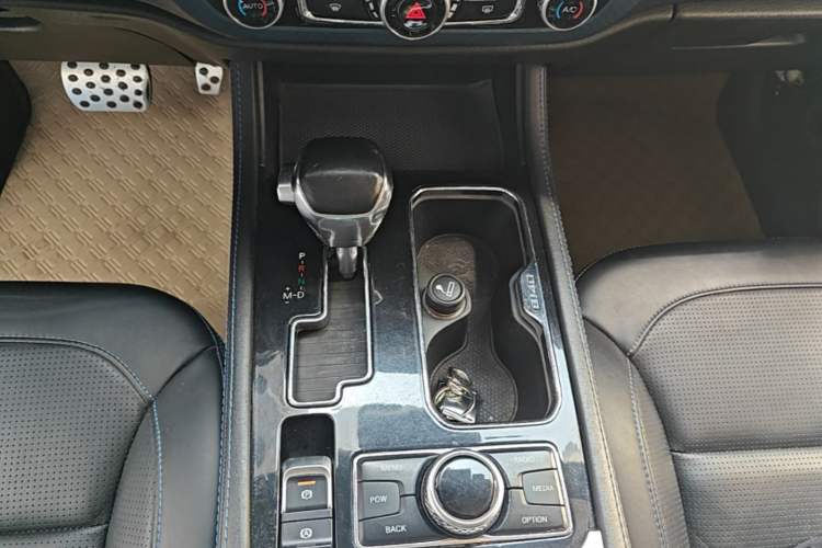 Used BAIC Off-Road BJ40 2018 2.3T Automatic Four-Wheel Drive Ring of the Tower Champion Edition China V Emission Standard Gear Lever