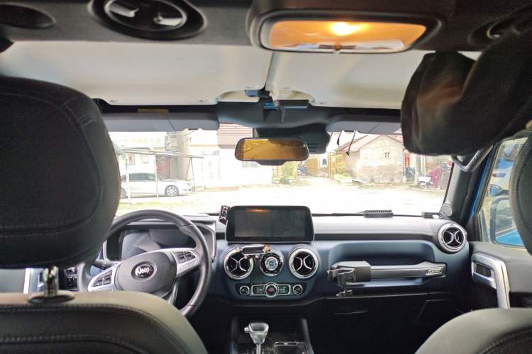 Used BAIC Off-Road BJ40 2018 2.3T Automatic Four-Wheel Drive Ring of the Tower Champion Edition China V Emission Standard Headliner