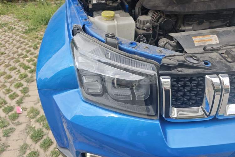 Used BAIC Off-Road BJ40 2018 2.3T Automatic Four-Wheel Drive Ring of the Tower Champion Edition China V Emission Standard Right Front Headlight