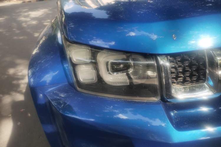 Used BAIC Off-Road BJ40 2018 2.3T Automatic Four-Wheel Drive Ring of the Tower Champion Edition China V Emission Standard Right Front Headlight