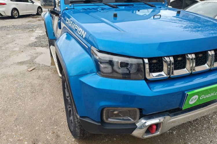 Used BAIC Off-Road BJ40 2018 2.3T Automatic Four-Wheel Drive Ring of the Tower Champion Edition China V Emission Standard Right Front Headlight