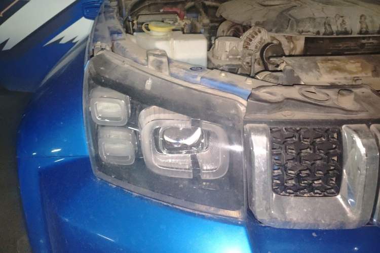 Used BAIC Off-Road BJ40 2018 2.3T Automatic Four-Wheel Drive Ring of the Tower Champion Edition China V Emission Standard Right Front Headlight