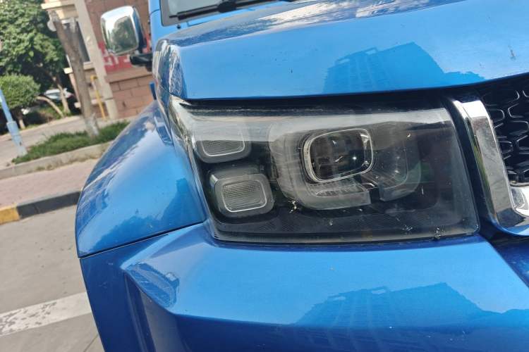 Used BAIC Off-Road BJ40 2018 2.3T Automatic Four-Wheel Drive Ring of the Tower Champion Edition China V Emission Standard Right Front Headlight