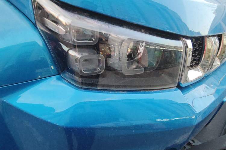 Used BAIC Off-Road BJ40 2018 2.3T Automatic Four-Wheel Drive Ring of the Tower Champion Edition China V Emission Standard Right Front Headlight