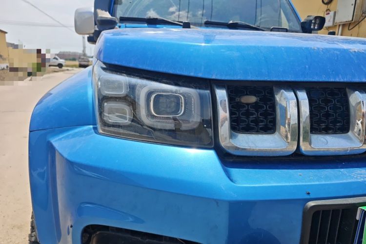 Used BAIC Off-Road BJ40 2018 2.3T Automatic Four-Wheel Drive Ring of the Tower Champion Edition China V Emission Standard Right Front Headlight