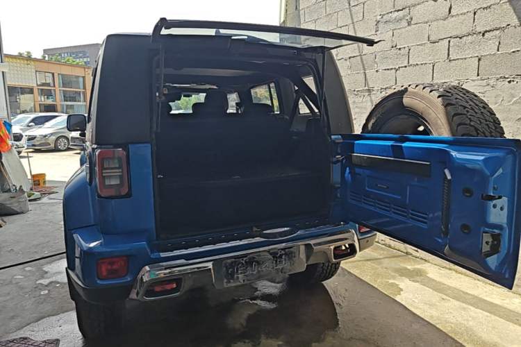Used BAIC Off-Road BJ40 2018 2.3T Automatic Four-Wheel Drive Ring of the Tower Champion Edition China V Emission Standard Trunk