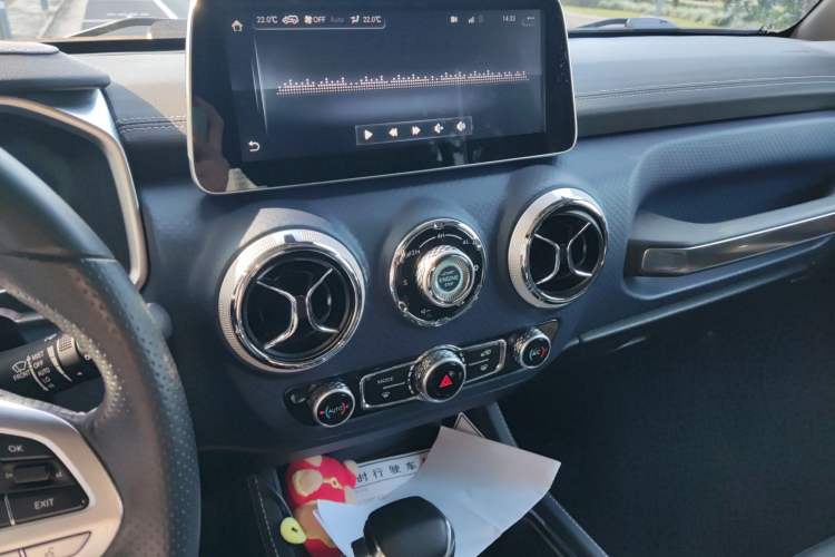 Used BAIC Off-Road BJ40 2018 PLUS 2.3T Automatic Four-Wheel Drive Flagship Version China V Emission Standard Audio And AC Panel