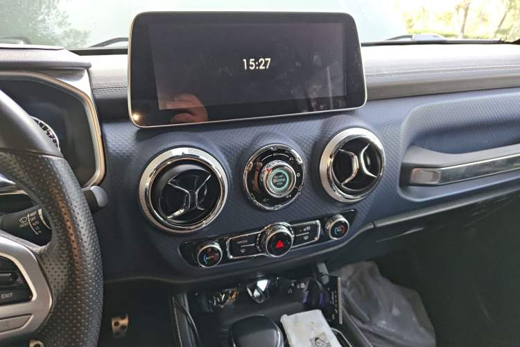 Used BAIC Off-Road BJ40 2018 PLUS 2.3T Automatic Four-Wheel Drive Flagship Version China V Emission Standard Audio And AC Panel