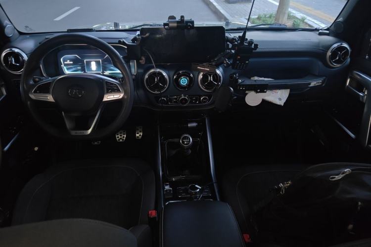 Used BAIC Off-Road BJ40 2018 PLUS 2.0D Manual Four-Wheel Drive Prestige Model China V Emission Standard Center Console