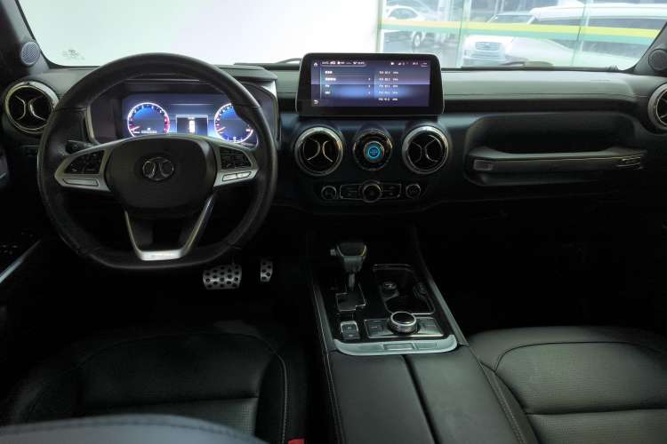 Used BAIC Off-Road BJ40 2018 PLUS 2.3T Automatic Four-Wheel Drive Flagship Version China V Emission Standard Center Console