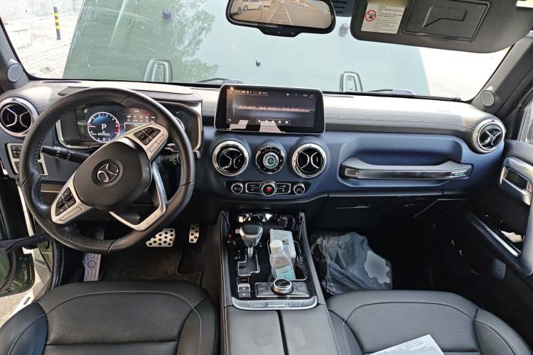 Used BAIC Off-Road BJ40 2018 PLUS 2.3T Automatic Four-Wheel Drive Flagship Version China V Emission Standard Center Console