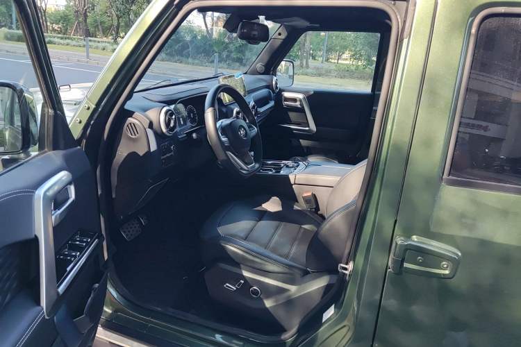 Used BAIC Off-Road BJ40 2018 PLUS 2.3T Automatic Four-Wheel Drive Flagship Version China V Emission Standard Driver Seat