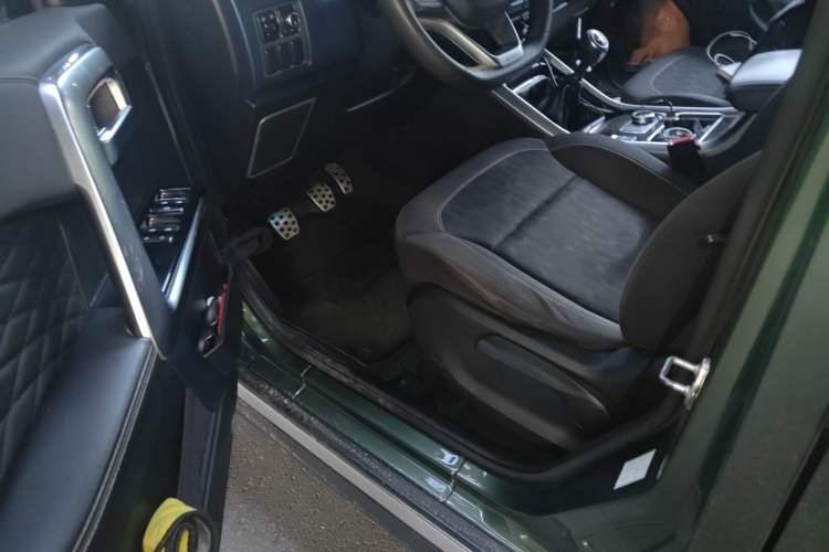 Used BAIC Off-Road BJ40 2018 PLUS 2.0D Manual Four-Wheel Drive Prestige Model China V Emission Standard Driver Seat