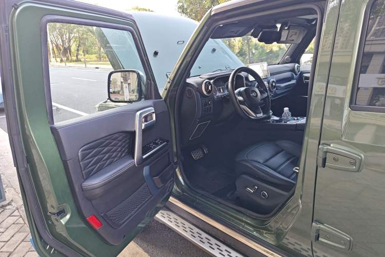 Used BAIC Off-Road BJ40 2018 PLUS 2.3T Automatic Four-Wheel Drive Flagship Version China V Emission Standard Driver Seat