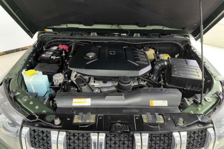 Used BAIC Off-Road BJ40 2018 PLUS 2.3T Automatic Four-Wheel Drive Flagship Version China V Emission Standard Engine Bay