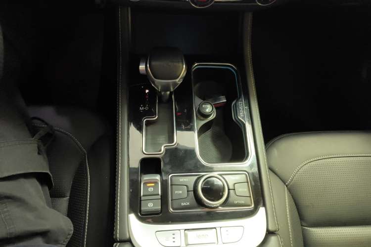 Used BAIC Off-Road BJ40 2018 PLUS 2.3T Automatic Four-Wheel Drive Flagship Version China V Emission Standard Gear Lever