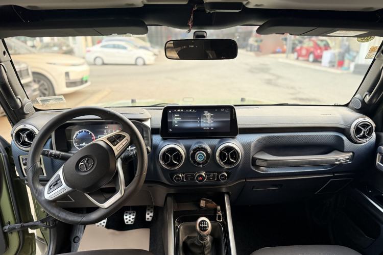 Used BAIC Off-Road BJ40 2018 PLUS 2.0D Manual Four-Wheel Drive Prestige Model China V Emission Standard Interior 2