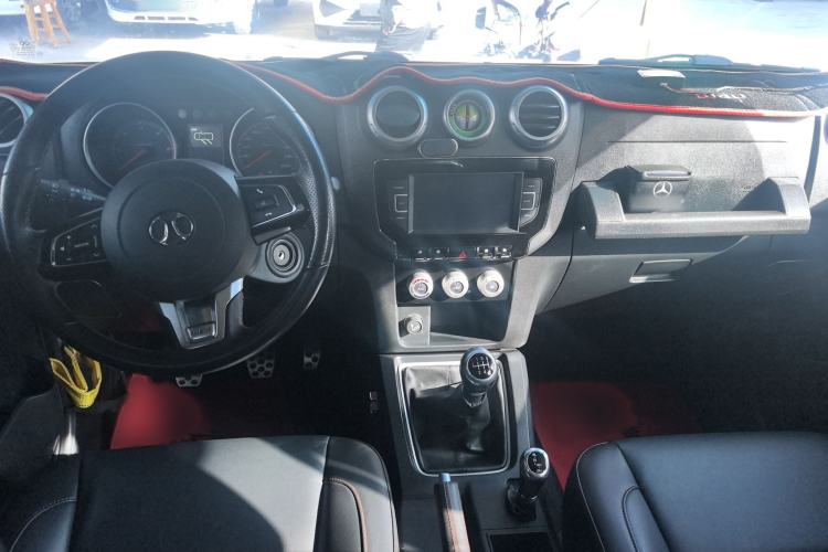 Used BAIC Off-Road BJ40 2018 40L 2.0T Manual Diesel Four-Wheel Drive Prestige Edition Interior 3