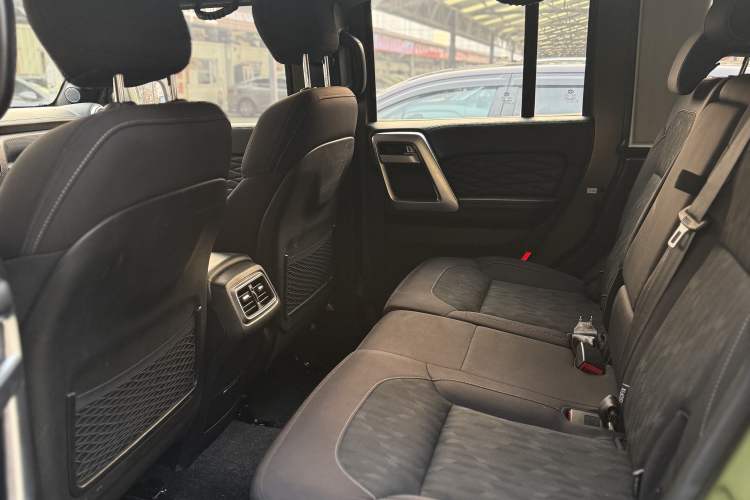 Used BAIC Off-Road BJ40 2018 PLUS 2.0D Manual Four-Wheel Drive Prestige Model China V Emission Standard Interior 3