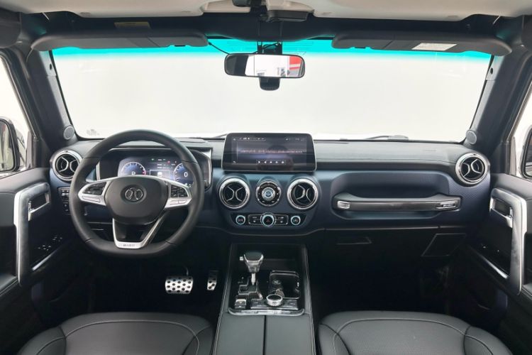 Used BAIC Off-Road BJ40 2018 PLUS 2.3T Automatic Four-Wheel Drive Premium Edition China V Interior 3