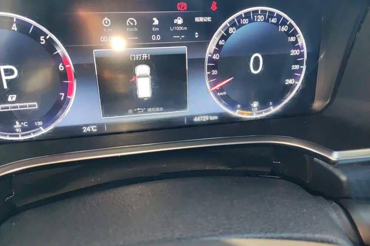 Used BAIC Off-Road BJ40 2018 PLUS 2.3T Automatic Four-Wheel Drive Flagship Version China V Emission Standard Odometer Close Up