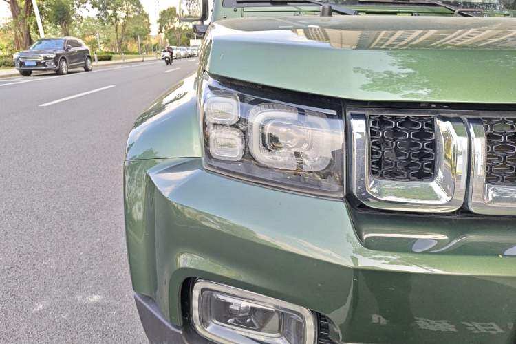 Used BAIC Off-Road BJ40 2018 PLUS 2.3T Automatic Four-Wheel Drive Flagship Version China V Emission Standard Right Front Headlight