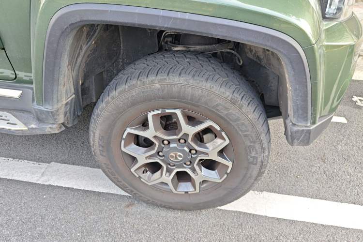 Used BAIC Off-Road BJ40 2018 PLUS 2.3T Automatic Four-Wheel Drive Flagship Version China V Emission Standard Right Front Wheel Hub