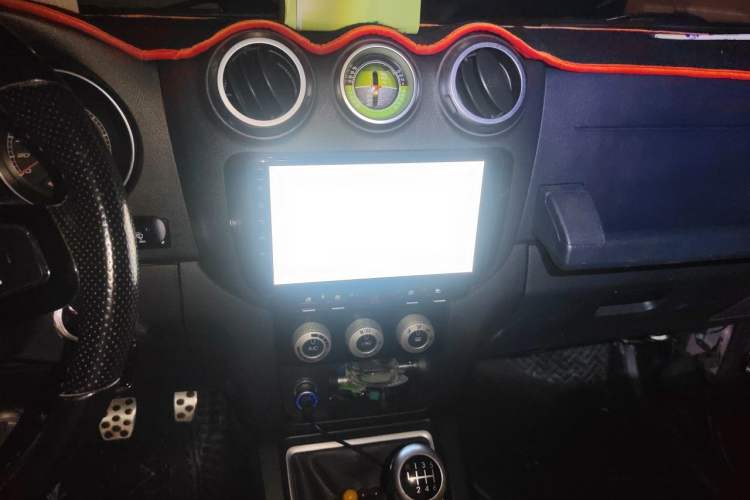 Used BAIC Off-Road BJ40 2018 40L 2.0T Manual Diesel Four-Wheel Drive Prestige Edition Audio And AC Panel