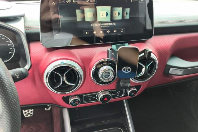 Used BAIC Off-Road BJ40 2018 PLUS 2.0D Manual Four-Wheel Drive Prestige Model China V Emission Standard Audio And AC Panel