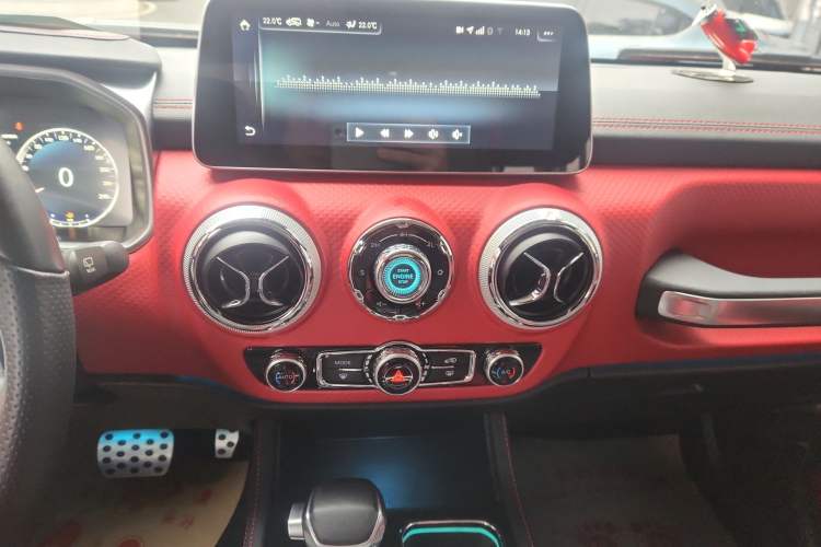 Used BAIC Off-Road BJ40 2018 PLUS 2.3T Automatic Four-Wheel Drive Flagship Version China V Emission Standard Audio And AC Panel